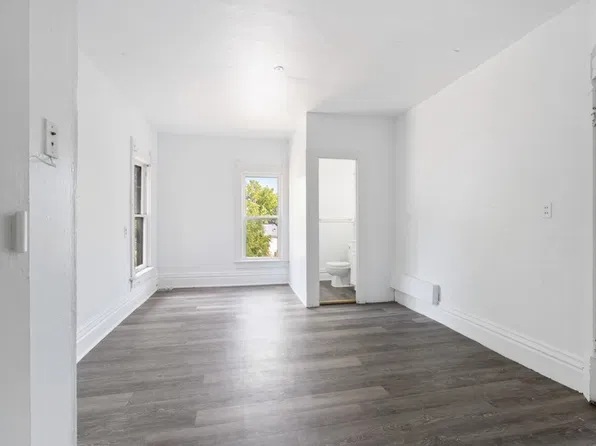 2314 Walnut St, 2314 Walnut St APT 4, Cedar Falls, IA 50613