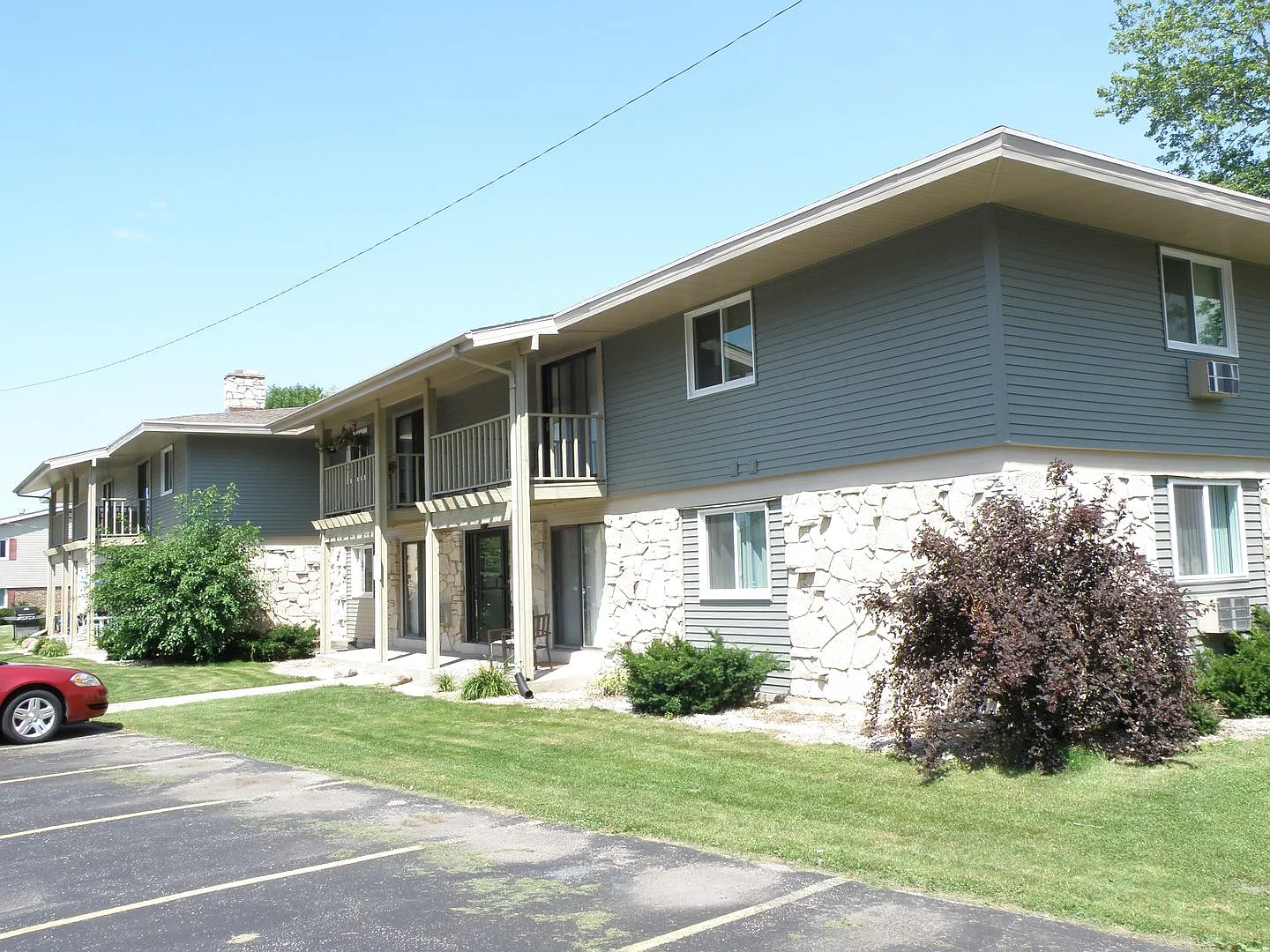 2410 Wilson Ct — Photo 2