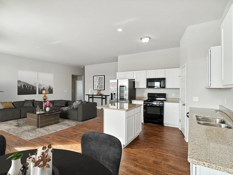 2655 Claremont Dr — Photo 2