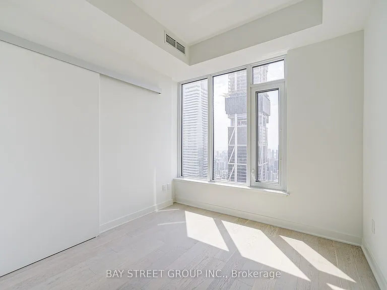 11 Yorkville Ave #5408 — Photo 17