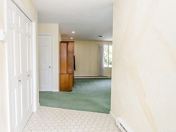 3rd image of 1402 Oaktree Dr