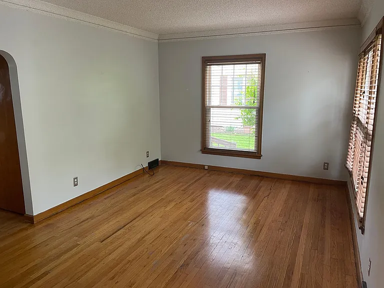 3414 Jefferson Ave — Photo 2