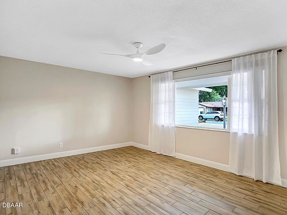 5th image of 1014 E Indian Oaks
