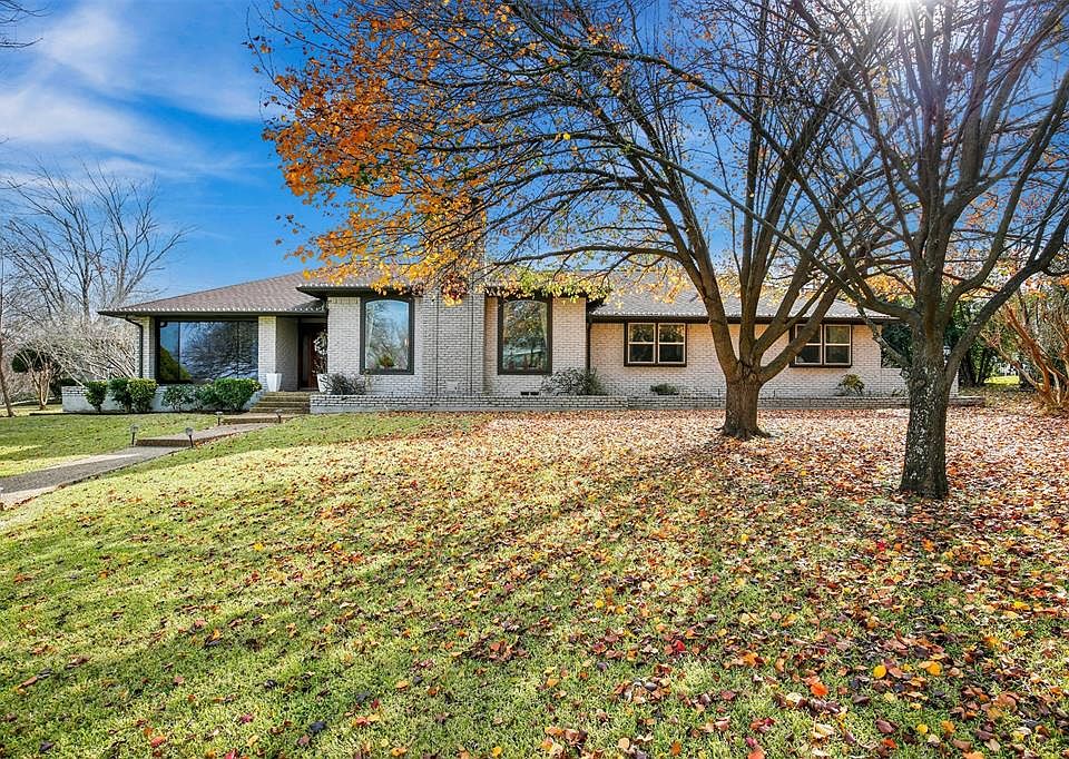 1st image of 14 Meadowlake Dr