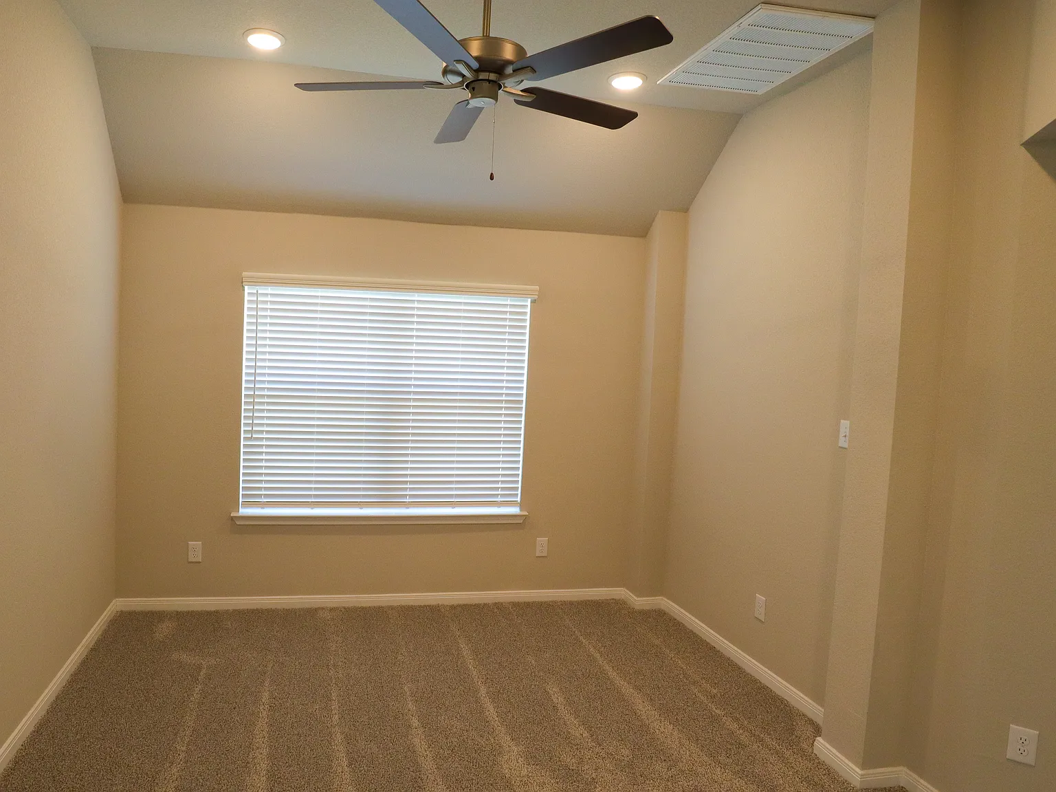 3 bed, 2.5 bath, 1654 sqft, $2,250 — Photo 4