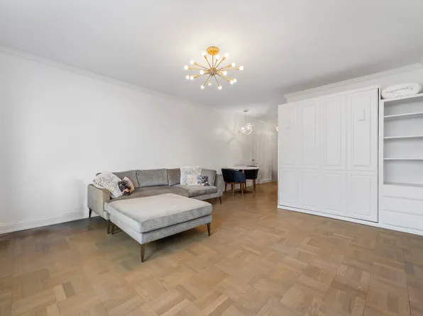 30 West 60th Street image 3 of 14