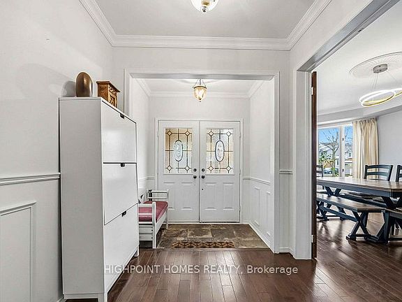 4th image of 903 Alanbury Cres