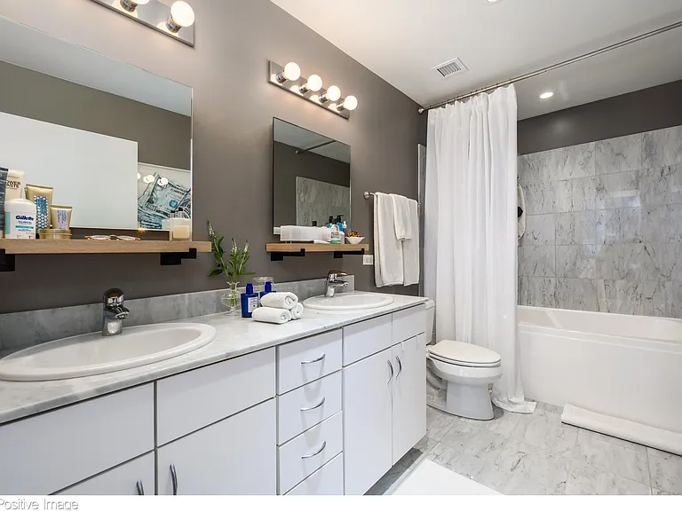 860 W Blackhawk St #1706 — Photo 11