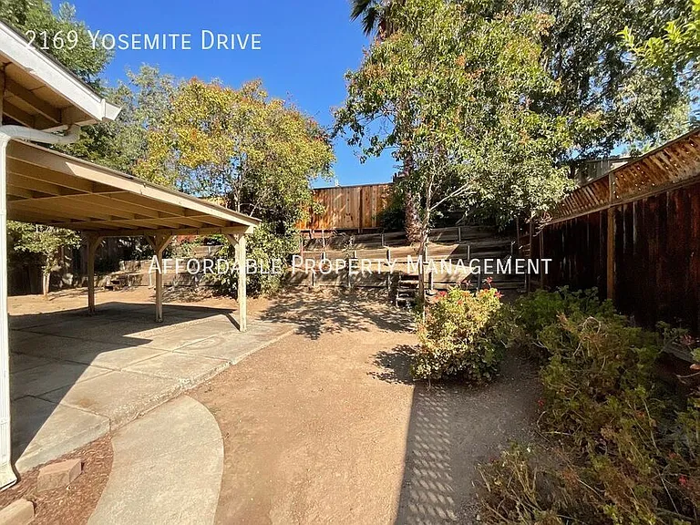 2169 Yosemite Dr — Photo 16
