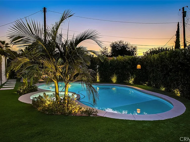 8161 Encino Ave — Photo 14