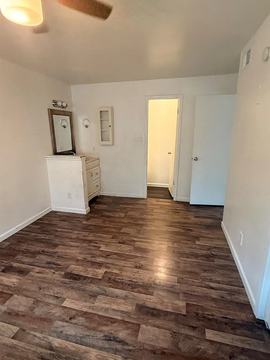 2 bed, 2.5 bath, 1100 sqft, $1,400 — Photo 2