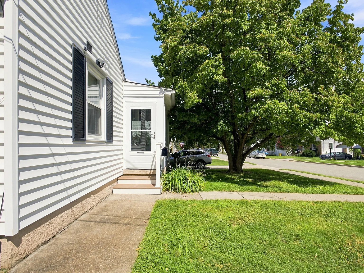 4 bed, 2385 sqft, $3,100 — Photo 2