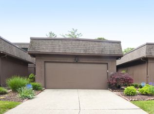 19245 Briarwood Ln #5-2, Strongsville, OH 44136