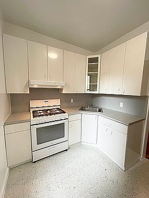 4th image of 315 8th Ave #7