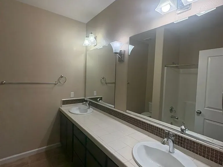 2827 Earthstone Dr — Photo 17