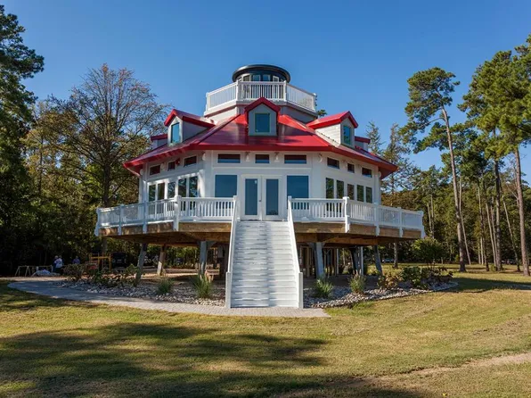 5759 Ware Point Rd, Gloucester, VA 23061