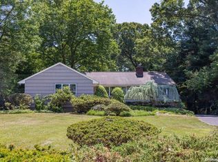 34 Blydenburgh Ln, Stony Brook, NY 11790