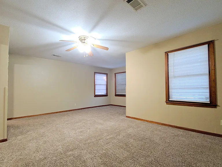 1717 Hawthorne St — Photo 5