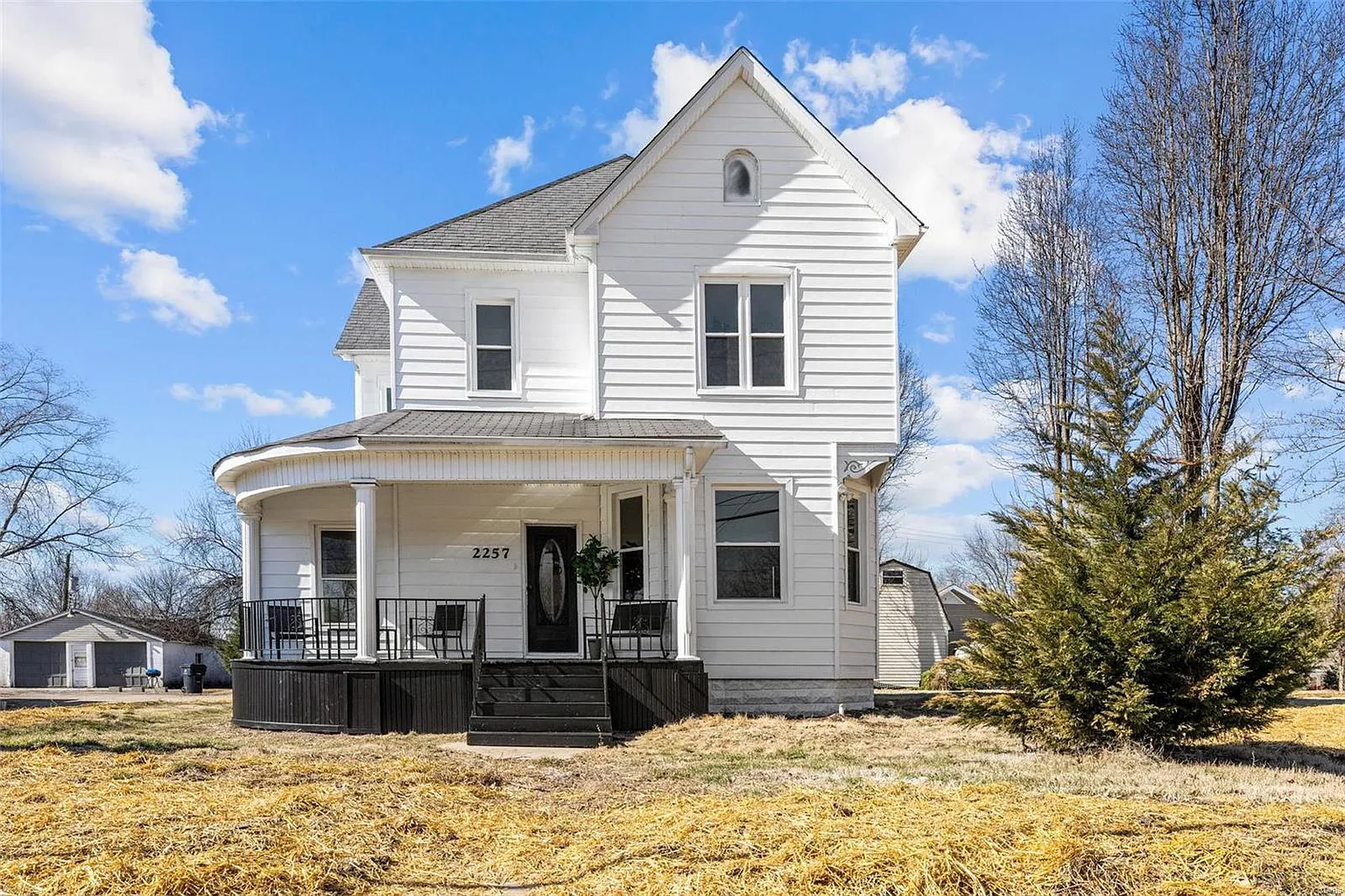 2257 Frank Scott Pkwy W photo 1