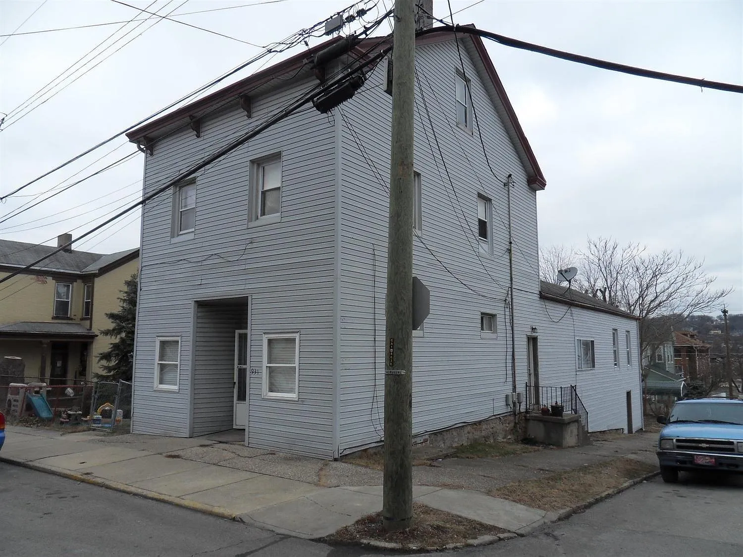 931 6th Ave photo 1