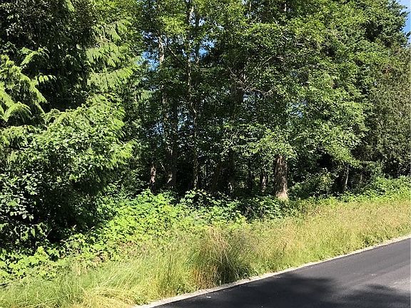 2nd image of 1 Bonnie Ln