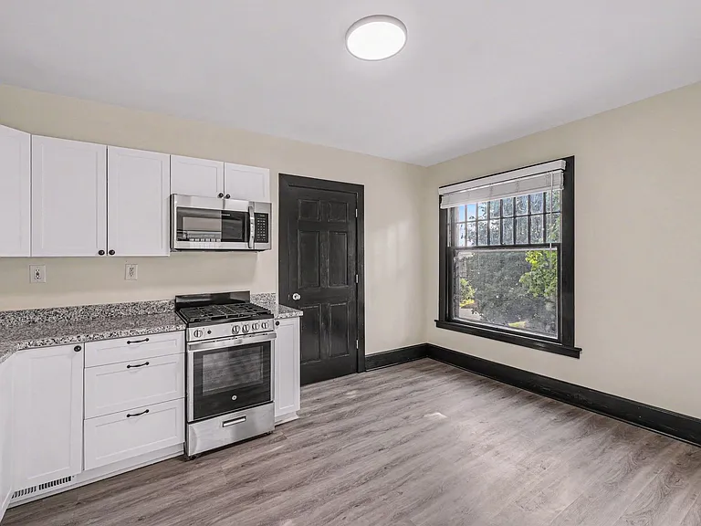 335 Crescent St NE #2 — Photo 9