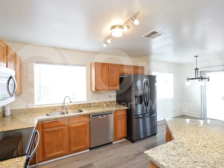 8830 W Coronado Dr — Photo 4