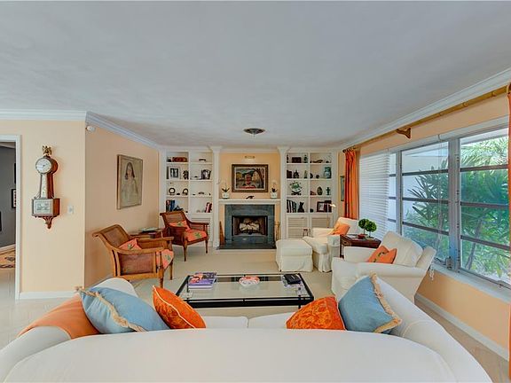 4th image of 908 Greenway Ln