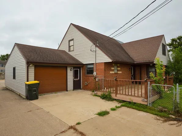 565 W Main St, Dickeyville, WI 53808