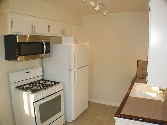 4th image of 3567 N E St #3567