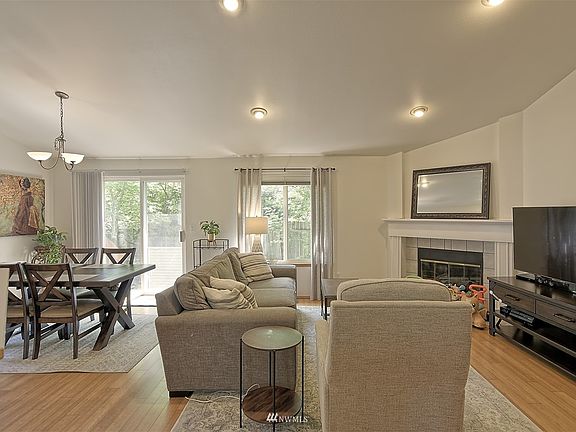 2nd image of 1614 Meadow Pl