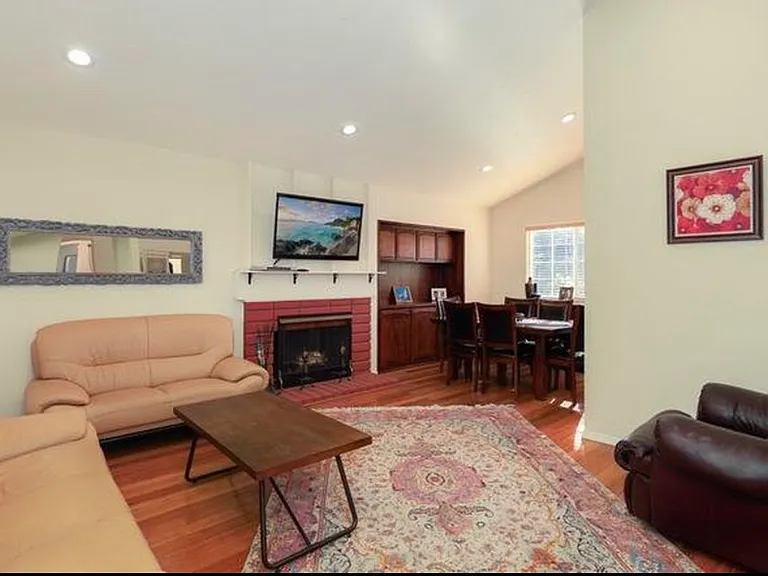 830 Hacienda Dr — Photo 2
