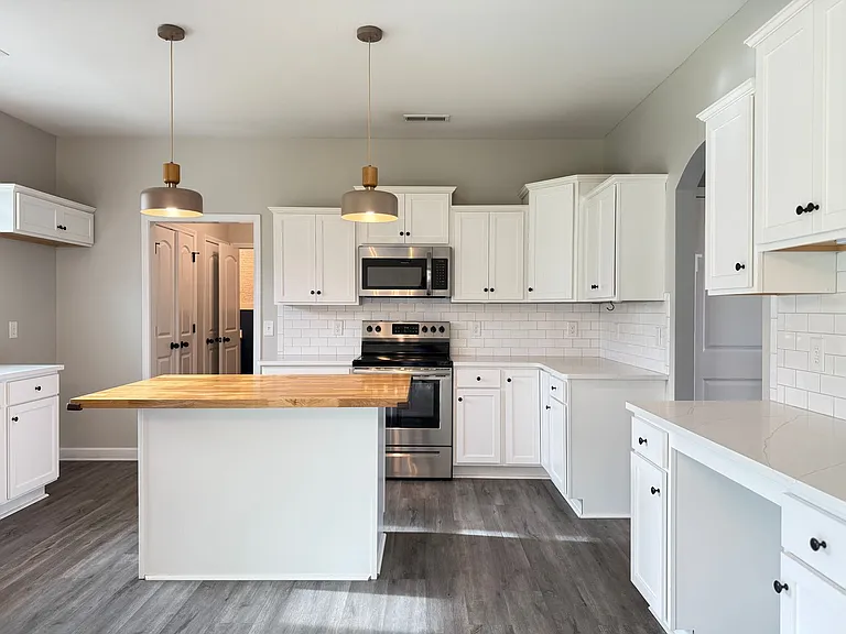 303 Breezeway Dr — Photo 16
