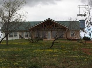 707 Avenue F NW, Childress, TX 79201