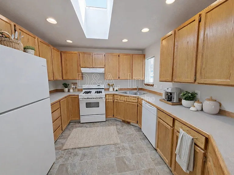 163 SE Partridge Dr — Photo 5