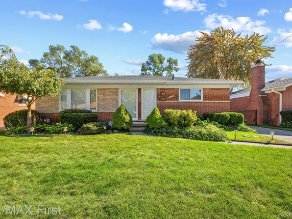 28672 Suburban Dr, Warren, MI 48088