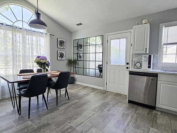 3rd image of 110 Chapel Hill Road