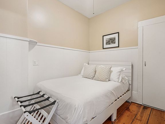 2nd bedroom with full bed