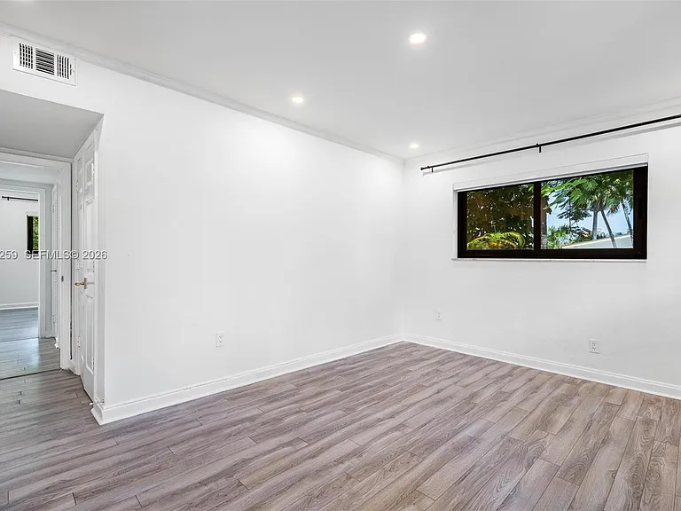 7810 Beachview Dr — Photo 44