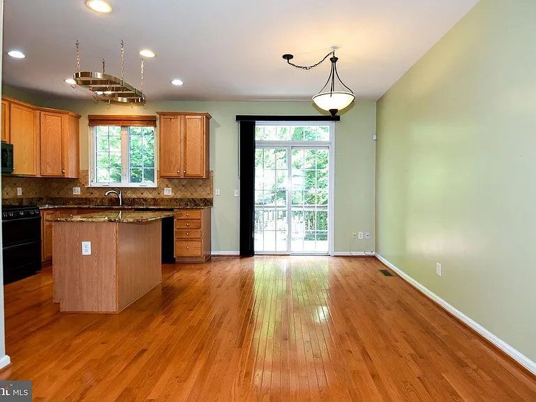 7810 Locust Leaf Ln — Photo 18