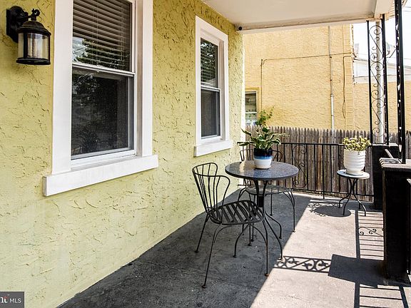 3rd image of 542 Dupont St