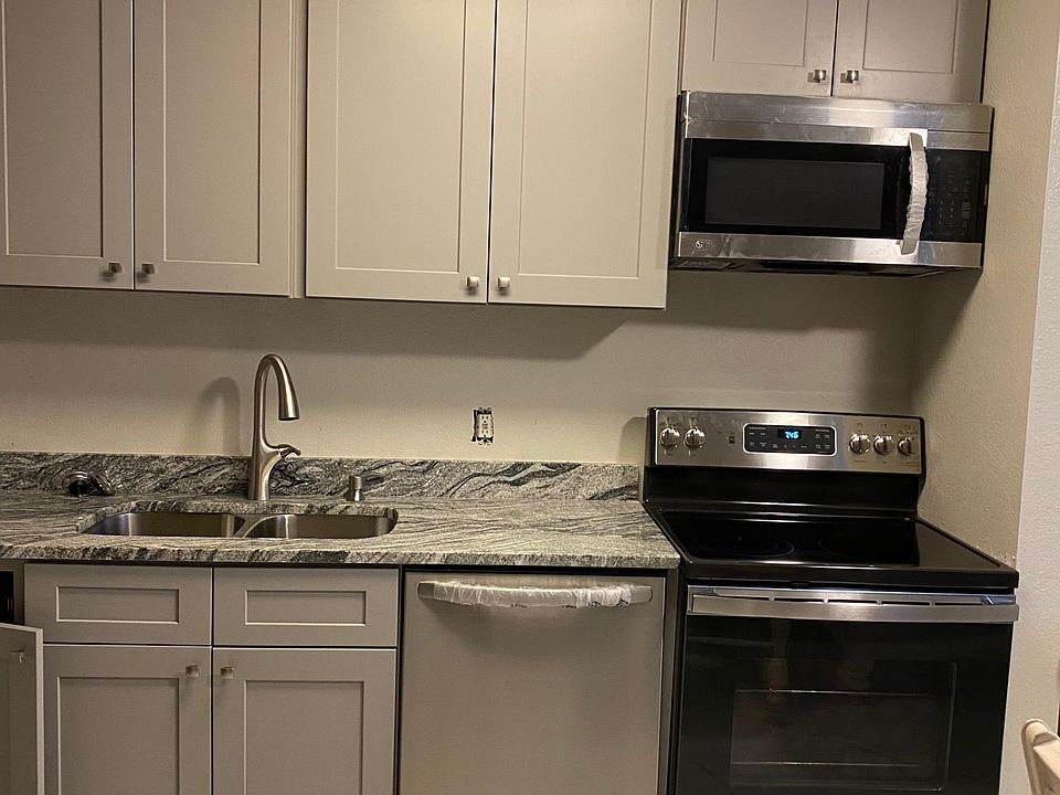 Brand NEW KITCHEN 
Stainless steel appliances 
NEW CABINETS 
GRANITE COUNTERTOPS
