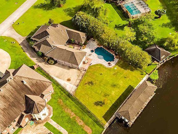 3rd image of 112 Bocage Dr