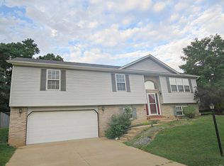 34058 Sailboat Ct, Brighton, IL 62012