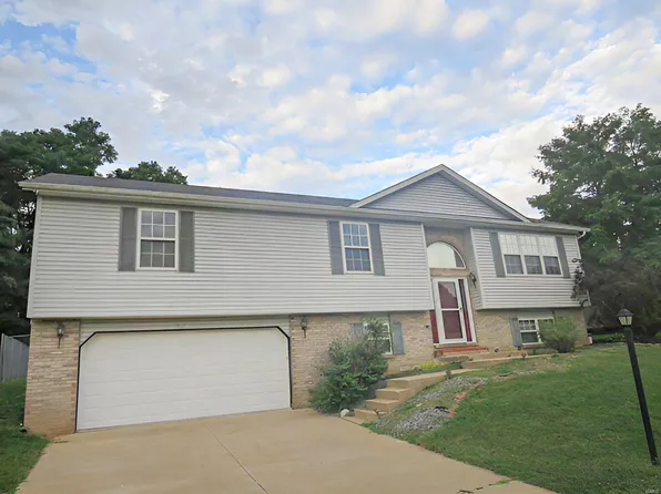 34058 Sailboat Ct, Brighton, IL 62012