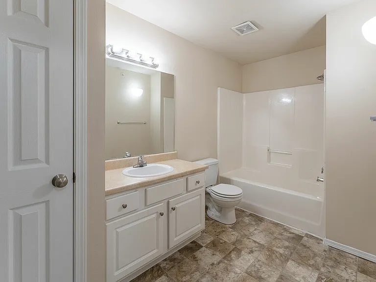Sandstone Heights Apartments — Photo 43