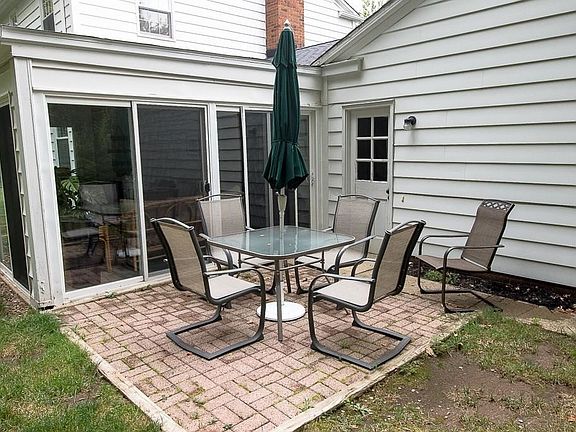 3rd image of 9240 Idlewood Dr