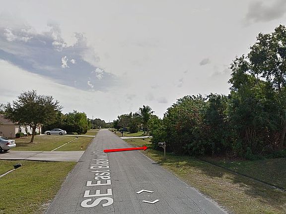 3rd image of 3133 SE East Blackwell Dr