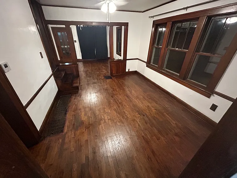 1525 W College Ter — Photo 4
