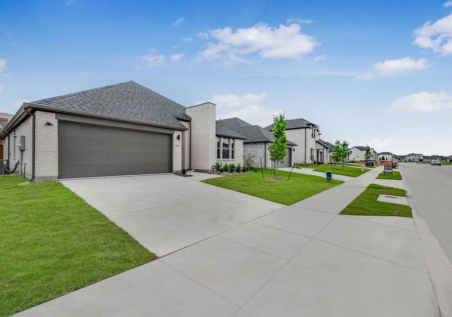 Beautiful 3-Bedroom Modern Home in Whitewing Trails Appliances Included — Photo 2